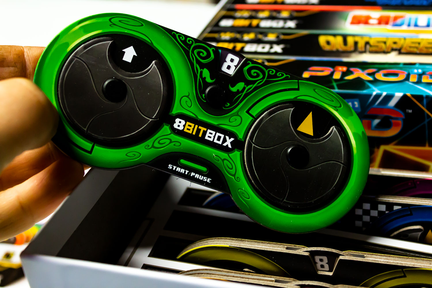 8BITBOX von iello auf dem Tisch / erste Bilder