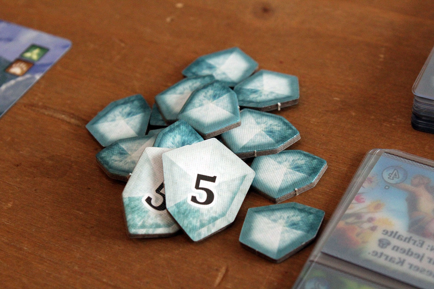 Mystic Vale das “Cardbuilding”-Spiel von Pegasus Spiele im Test