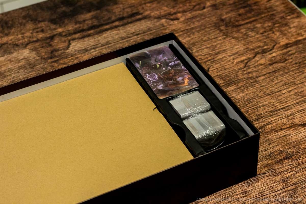 sword socery box2 006