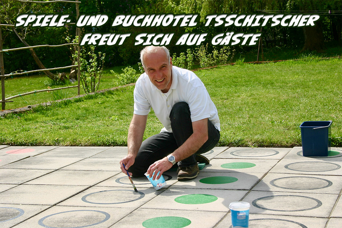 SPIELE- UND BUCHHOTEL TSSCHITSCHER // Öffnet ab diesem Wochenende