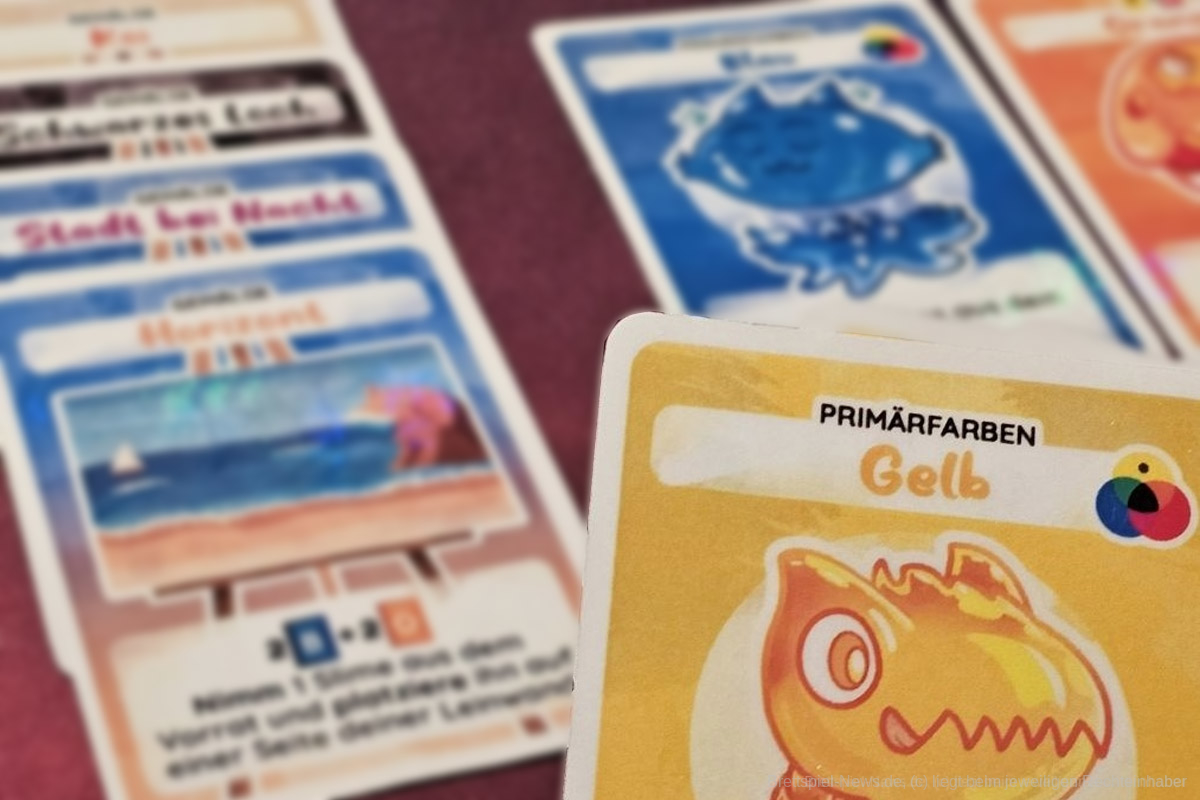 "Artislime" ist ein Kartentausch- und Comboeffekt-Spiel für 1-4 Personen ab 10 Jahren mit einer Spieldauer von 30-60 Minuten, in dem wir Farbschleime mischen, um mit ihnen Bilder zu malen.