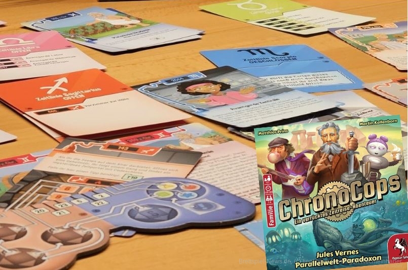 "ChronoCops: Jules Vernes Parallelwelt-Paradoxon" ist ein Rätselabenteuer für 1–2 Personen ab 12 Jahren, in dem wir in 90–120 Minuten versuchen, durch das Kombinieren von Karten den bösen Professor Knix aufzuhalten.