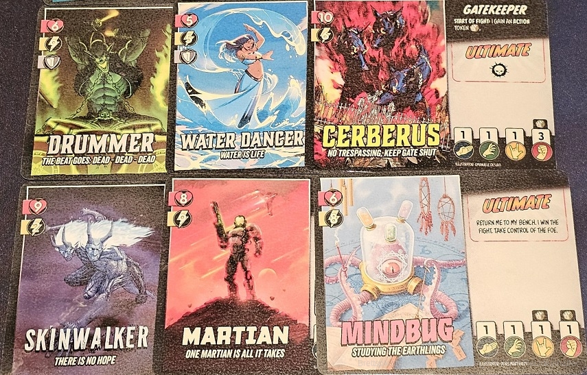 "Final Titan" ist ein Last-Person-Standing-Würfelspiel, dass mit einem Titanen-Draft startet, für 2-5 Personen ab 8 Jahren und einer Spieldauer von 20-60 Minuten, in dem wir Titanen steuern die sich nacheinander bist zum bitteren Ende bekämpfen.